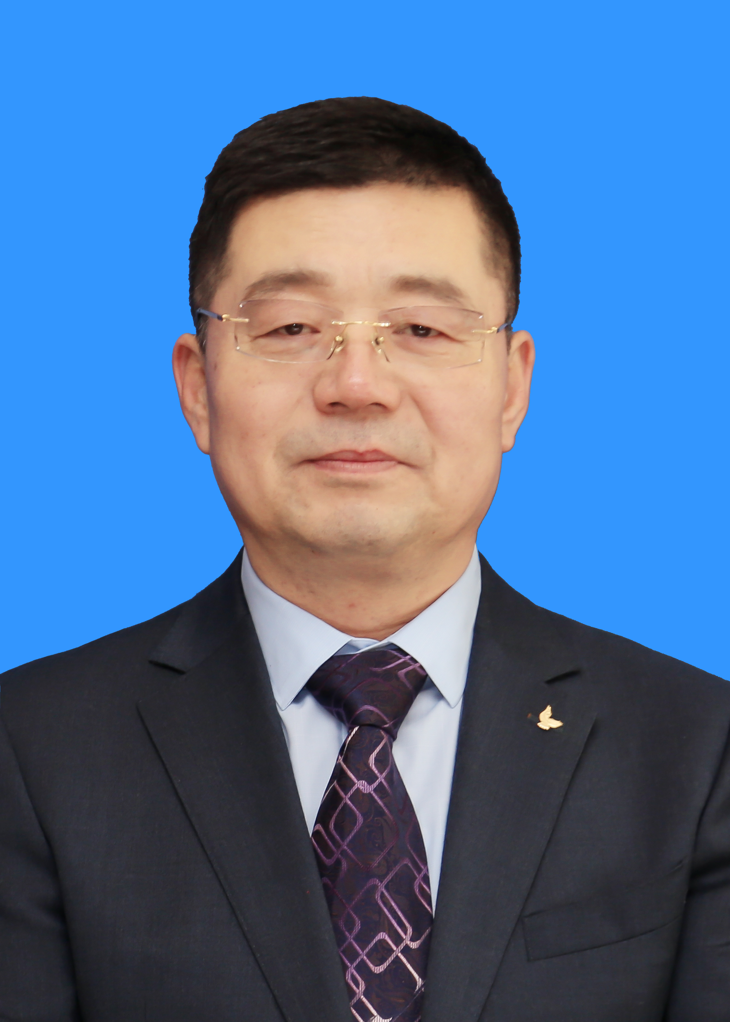 楊曉東  集團(tuán)董事、千峰水泥集團(tuán)董事長(zhǎng)