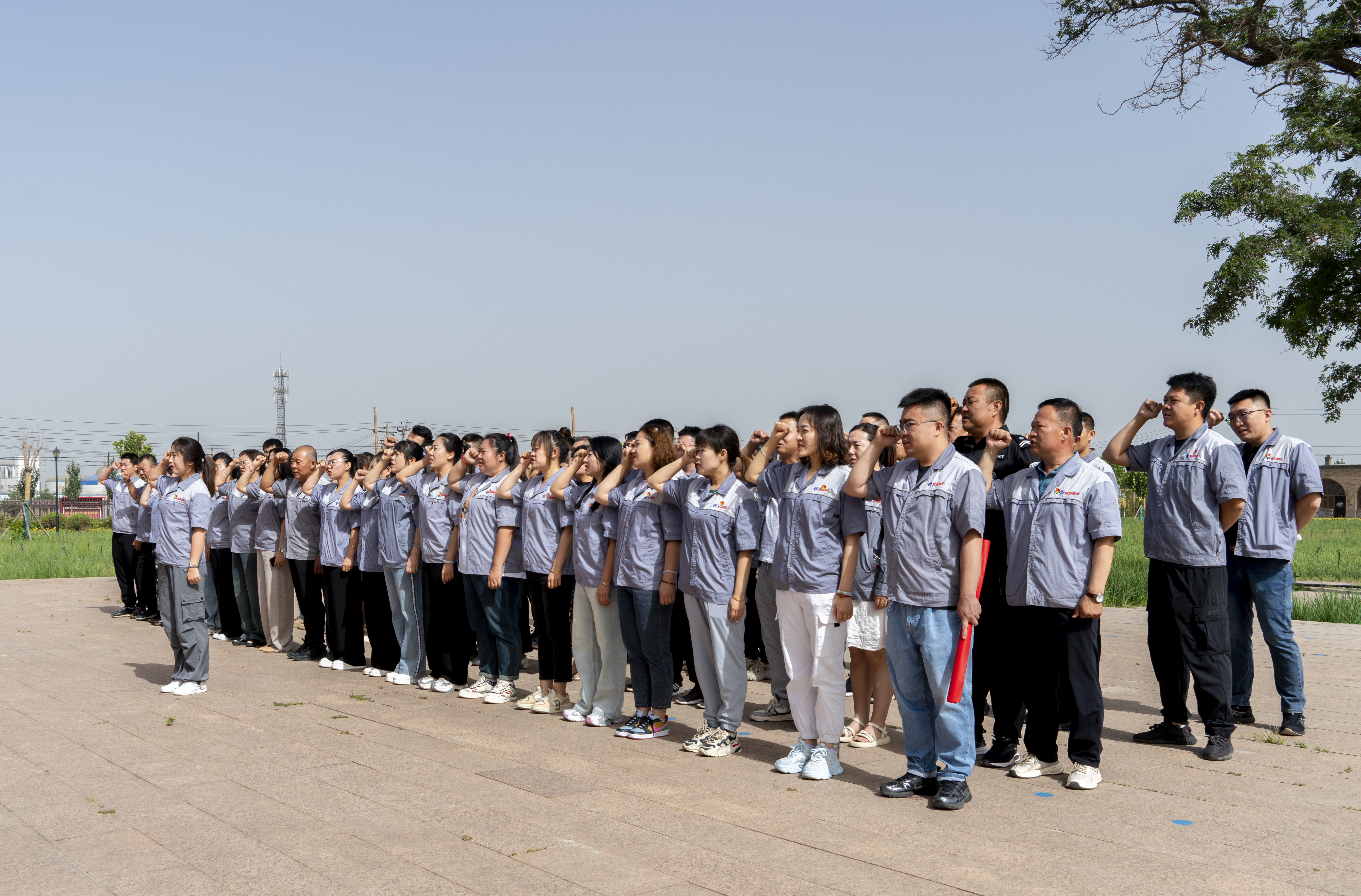 內(nèi)蒙古黃河集團(tuán)赴烏海市第一黨支部紀(jì)念館開展“七一”主題黨日活動